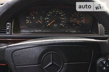 Седан Mercedes-Benz E-Class 1990 в 