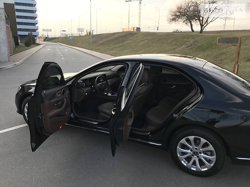 Седан Mercedes-Benz E-Class 2018 в Києві