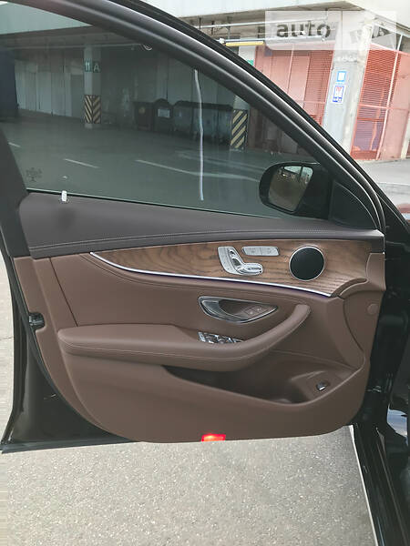 Седан Mercedes-Benz E-Class 2018 в Києві