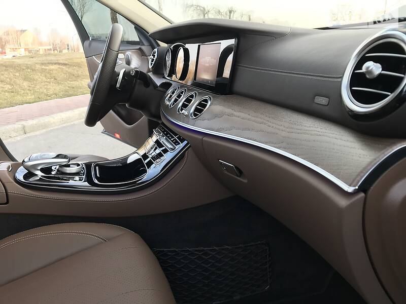 Седан Mercedes-Benz E-Class 2018 в Києві