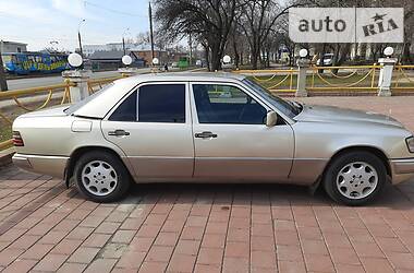 Седан Mercedes-Benz E-Class 1993 в 
