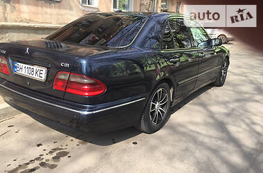Седан Mercedes-Benz E-Class 2000 в 