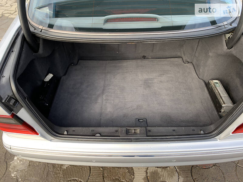 Седан Mercedes-Benz E-Class 2000 в Чернівцях