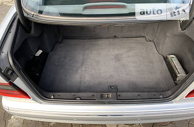 Седан Mercedes-Benz E-Class 2000 в 