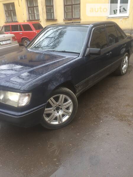 Седан Mercedes-Benz E-Class 1987 в Желтых Водах