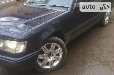 Седан Mercedes-Benz E-Class 1987 в 