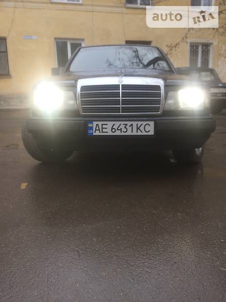 Седан Mercedes-Benz E-Class 1987 в Желтых Водах