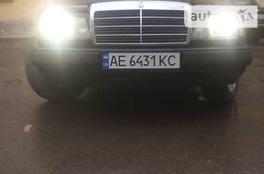 Седан Mercedes-Benz E-Class 1987 в 