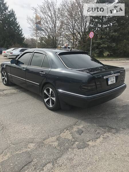 Седан Mercedes-Benz E-Class 1996 в Кропивницькому