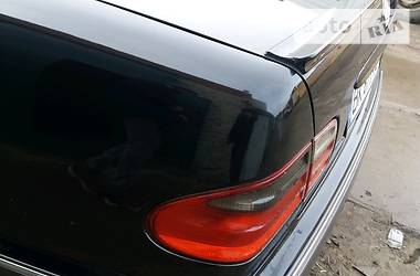 Седан Mercedes-Benz E-Class 2001 в 