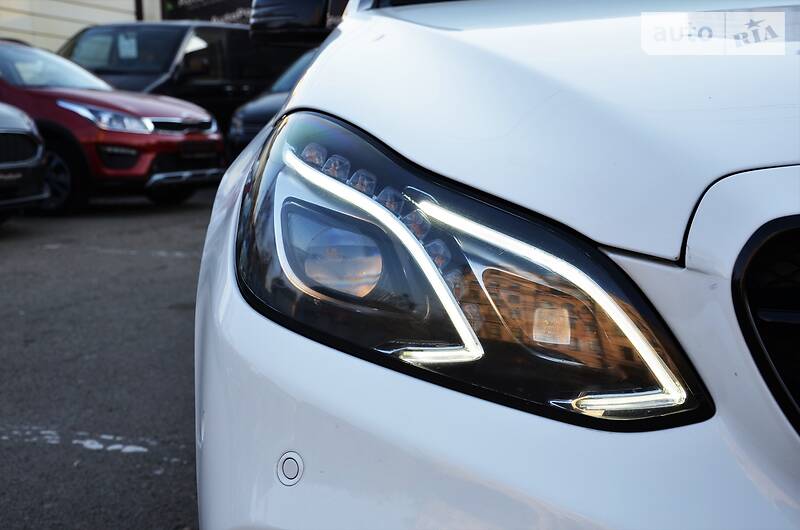 Седан Mercedes-Benz E-Class 2012 в Києві