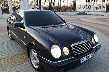 Седан Mercedes-Benz E-Class 2000 в 