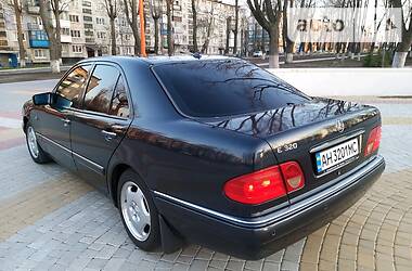 Седан Mercedes-Benz E-Class 2000 в 