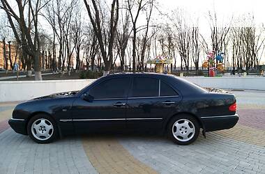 Седан Mercedes-Benz E-Class 2000 в 