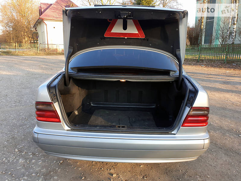 Седан Mercedes-Benz E-Class 2001 в Тернополі