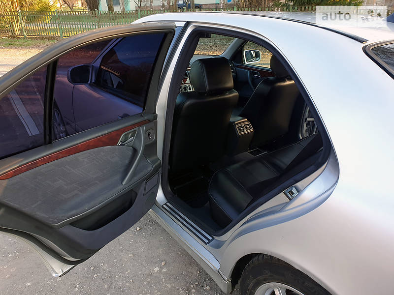 Седан Mercedes-Benz E-Class 2001 в Тернополі