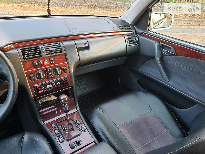 Седан Mercedes-Benz E-Class 2001 в Тернополі