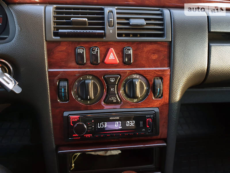 Седан Mercedes-Benz E-Class 2001 в Тернополі