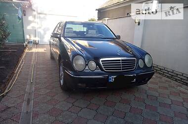 Седан Mercedes-Benz E-Class 2000 в 