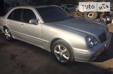 Седан Mercedes-Benz E-Class 2000 в 