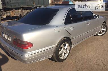 Седан Mercedes-Benz E-Class 2000 в 