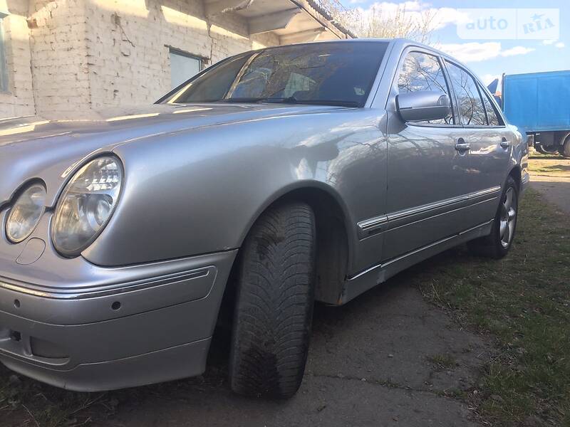 Седан Mercedes-Benz E-Class 2000 в 