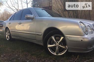 Седан Mercedes-Benz E-Class 2000 в 