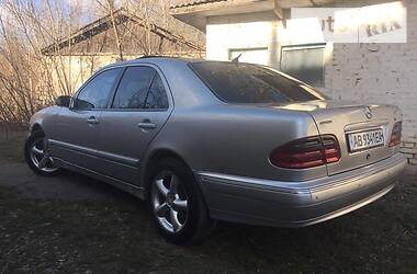 Седан Mercedes-Benz E-Class 2000 в 