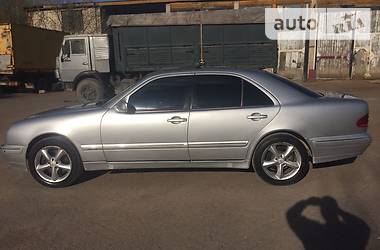 Седан Mercedes-Benz E-Class 2000 в 