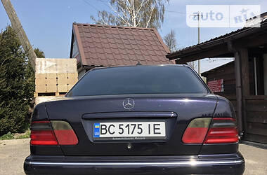 Седан Mercedes-Benz E-Class 2002 в 