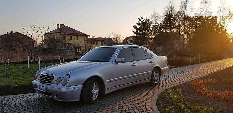 Седан Mercedes-Benz E-Class 2001 в Львове