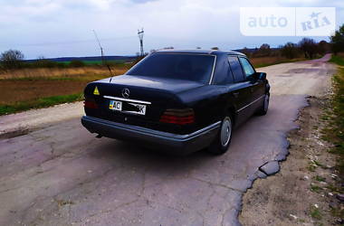 Седан Mercedes-Benz E-Class 1993 в 