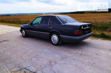 Седан Mercedes-Benz E-Class 1993 в 