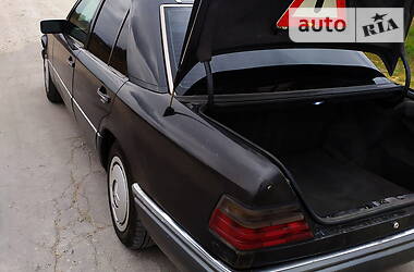 Седан Mercedes-Benz E-Class 1993 в 