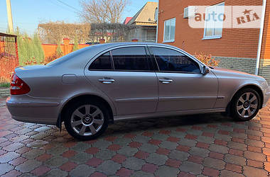 Седан Mercedes-Benz E-Class 2003 в Днепре