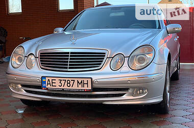 Седан Mercedes-Benz E-Class 2003 в Днепре