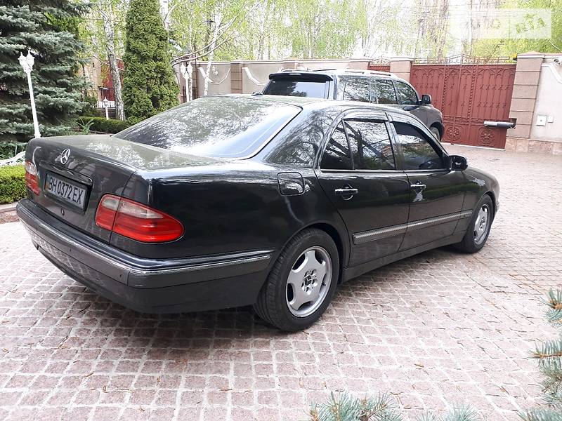 Седан Mercedes-Benz E-Class 2001 в Одессе