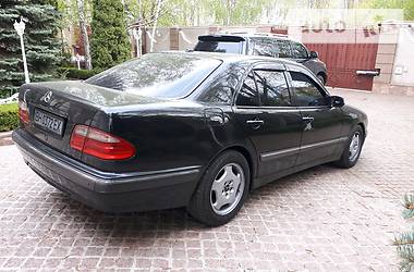 Седан Mercedes-Benz E-Class 2001 в 