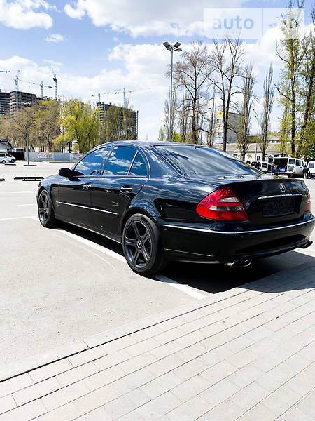 Седан Mercedes-Benz E-Class 2003 в Києві
