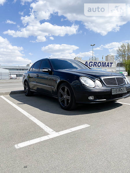 Седан Mercedes-Benz E-Class 2003 в Києві