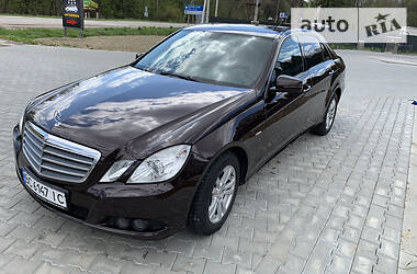 Седан Mercedes-Benz E-Class 2010 в 