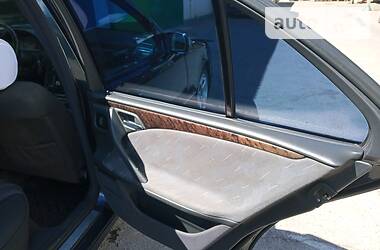 Седан Mercedes-Benz E-Class 2001 в 