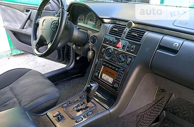 Седан Mercedes-Benz E-Class 2001 в 