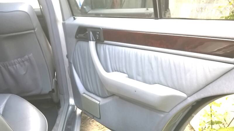 Седан Mercedes-Benz E-Class 1989 в Києві