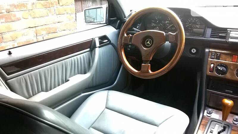 Седан Mercedes-Benz E-Class 1989 в Києві