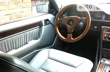 Седан Mercedes-Benz E-Class 1989 в 
