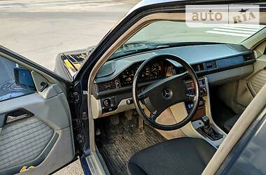 Седан Mercedes-Benz E-Class 1989 в 
