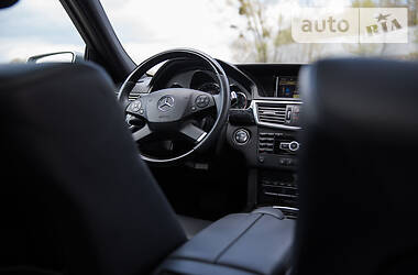 Седан Mercedes-Benz E-Class 2011 в Киеве