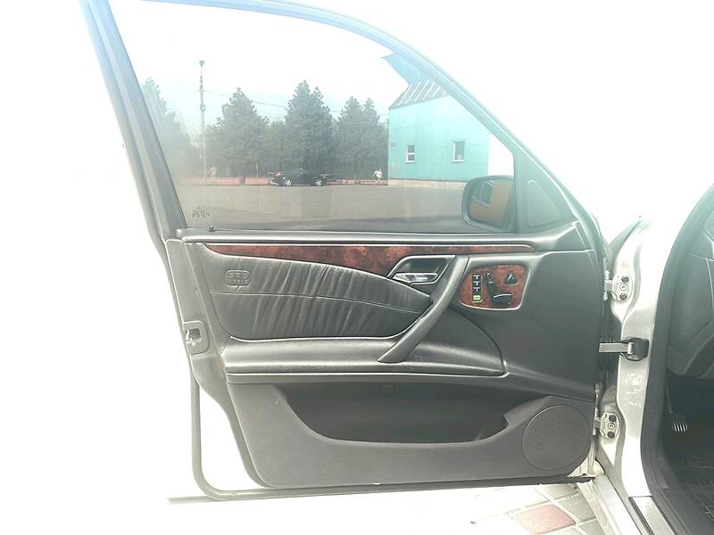 Седан Mercedes-Benz E-Class 2000 в Коломиї