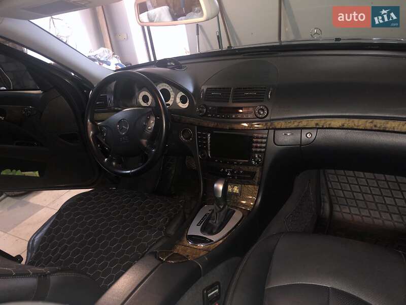 Седан Mercedes-Benz E-Class 2005 в Миколаєві